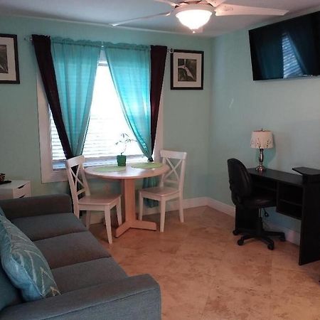 Tampa Bay Beautiful Apartment And Private Jacuzzi Luaran gambar