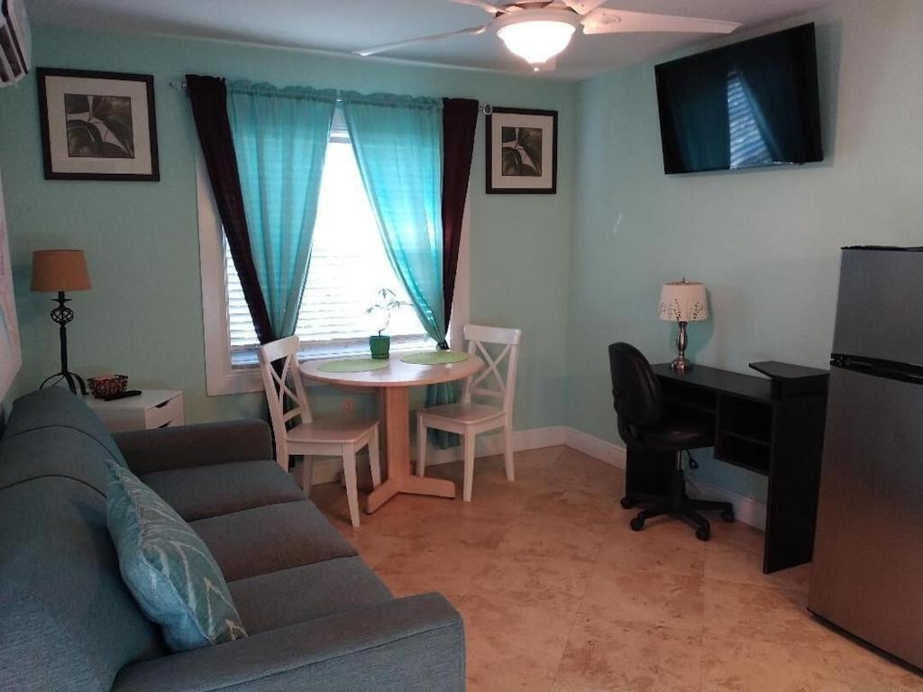 Tampa Bay Beautiful Apartment And Private Jacuzzi Luaran gambar